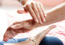 Therapeutic touch inzetten om onrustig gedrag bij dementie te verminderen