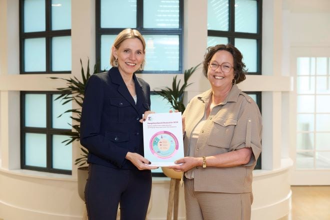 Vernieuwde Zorgstandaard Dementie Mirjam Sterk (links) en Tamara van Ark (rechts)